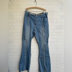 Hot Topic Raw Edge Split Seam Flare Blue Jeans w Star Pockets